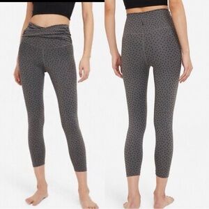 NWT Nike women’s Yoga twist 7/8 tights grey size L polka dot leggings